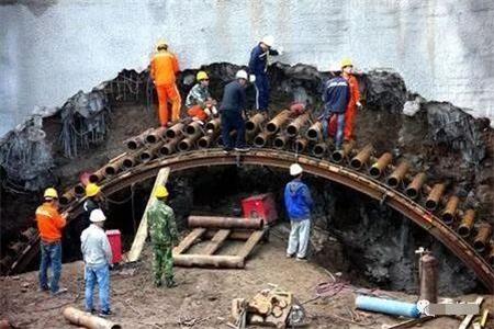 郓城隧道钢花管支护案例
